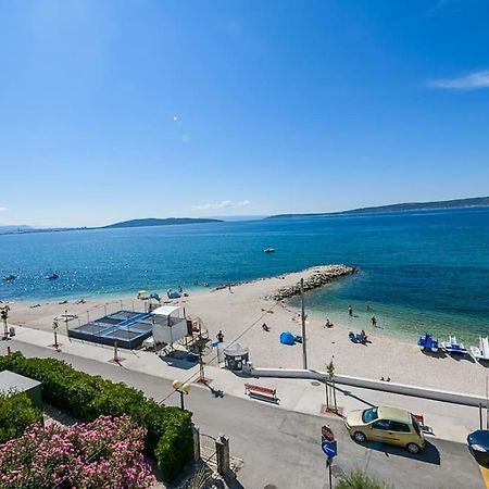 Stunning Beachfront Apartment With Roof Terrace Kastela Bagian luar foto